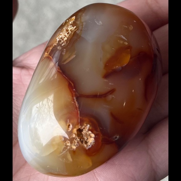 Carnelian Palm Stone - Picture 3 of 17